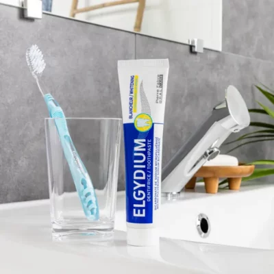 Elgydium blancheur brosse à dents medium